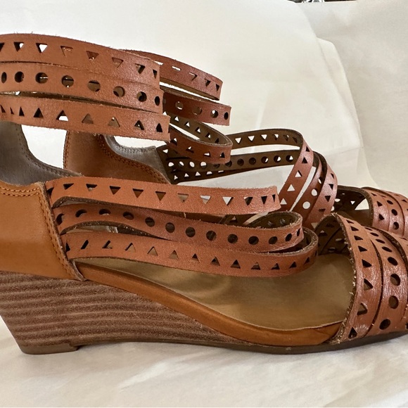 Lucky Brand Jaleels Taupe, Strappy Wedge Sandals, 6.5M - Picture 3 of 14